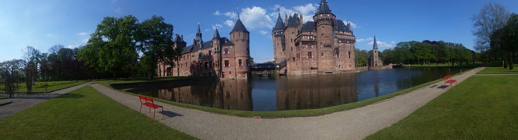 The Netherlands has beautiful castles only a day trip from Amsterdam/Utrecht. Read about 4 Dutch castles perfect for European castle lovers traveling in Europe!