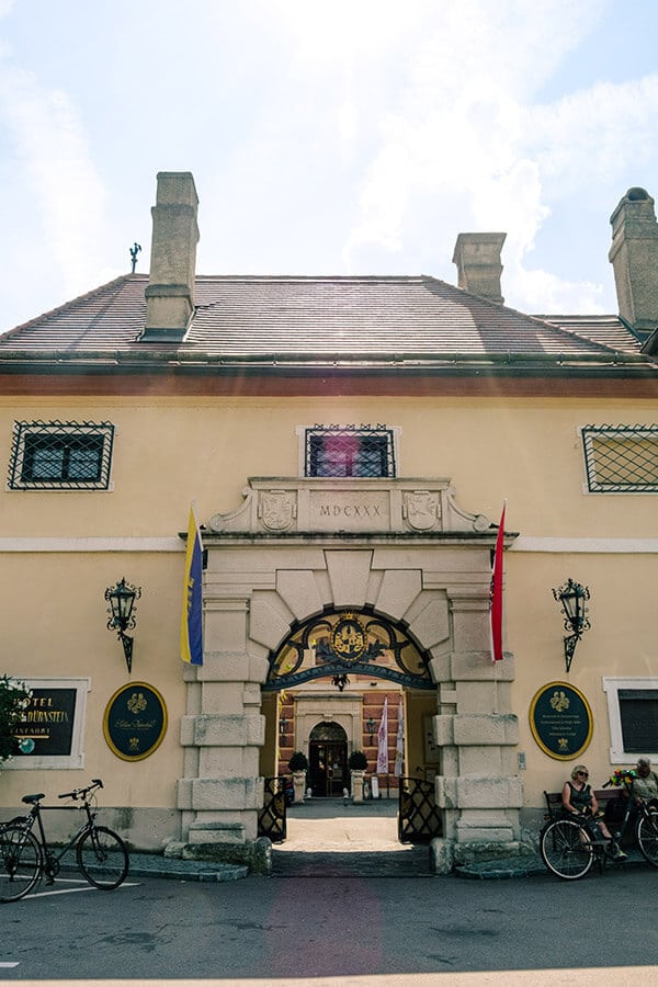 Hotel Schloss Dürnstein, one of the best places to stay in Dürnstein. This beautiful castle in Dürnstein is a must-see! #travel #luxurytravel #europe #castles