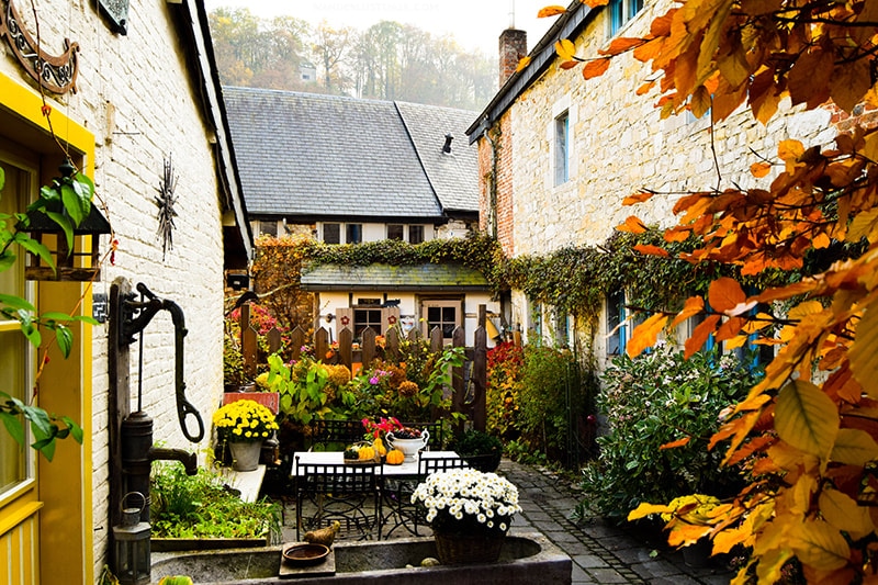 Gezellig huisje in Durbuy Belgium, de mooiste stad van België. Meer over stadswandelingen in historische België. #België #Reis #Ardennen