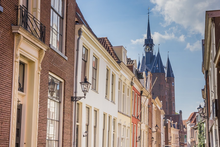 Straat in Zwolle, Nederland. Lezen wat te doen in Zwolle, de meest gezellige stad in Nederland met de mooiest boekhandel in Nederland.