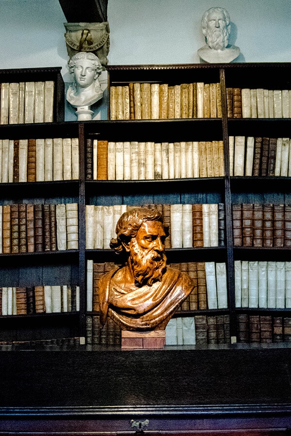 Beautiful library in the Plantin - Moretus Museum, one of the places that you must visit in Antwerp! #travel #antwerp #literature #belgium