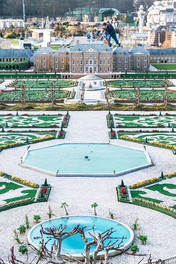 Beautiful miniature of Paleis Het Loo in the Netherlands at the Madurodam theme park in the Hague! #travel #netherlands #holland #palace