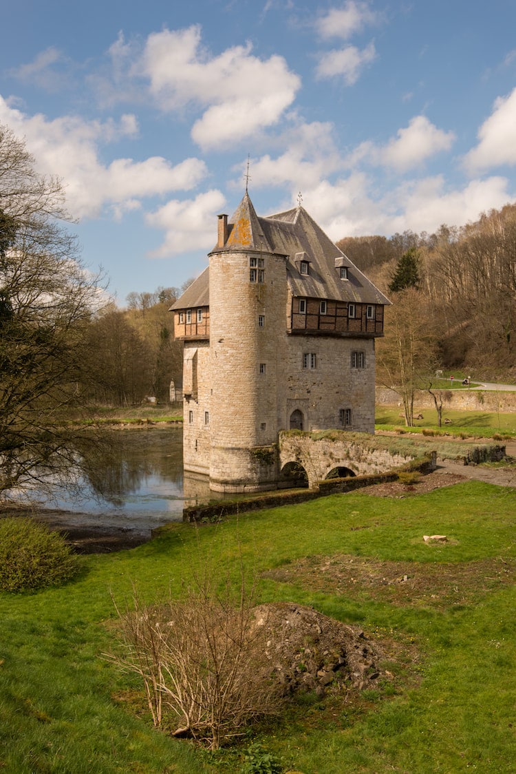 Beautiful medieval castle in Crupet, one of the most beautiful towns in Belgium besides Brussels. See more beautiful cities! #Travel #Belgium #Europe