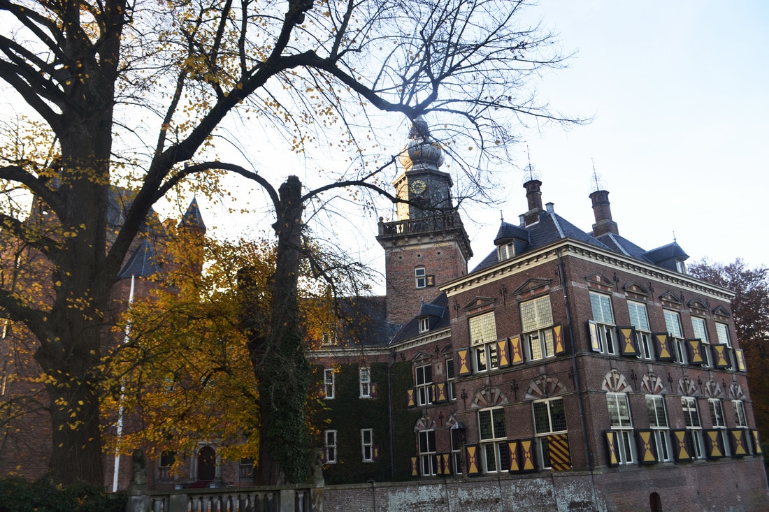 The Netherlands has beautiful castles only a day trip from Amsterdam/Utrecht. Read about 4 Dutch castles perfect for European castle lovers traveling in Europe!