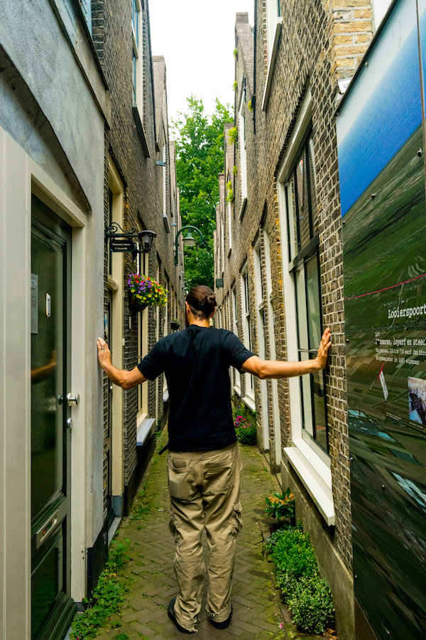 Beautiful secret street in Gouda, Looierspoort. If you're visiting Gouda, the city, do not miss this narrow street! #travel #netherlands #holland