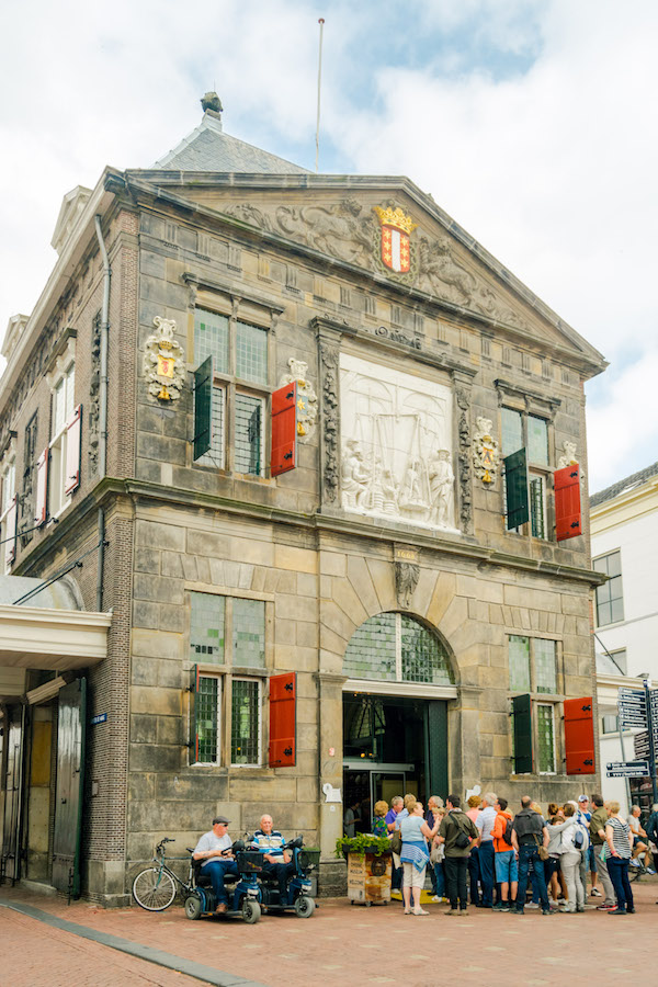 De Waag, the historic cheese weigh house of Gouda. Read why you need to take a day trip from Amsterdam to Gouda! #travel #holland #netherlands #gouda