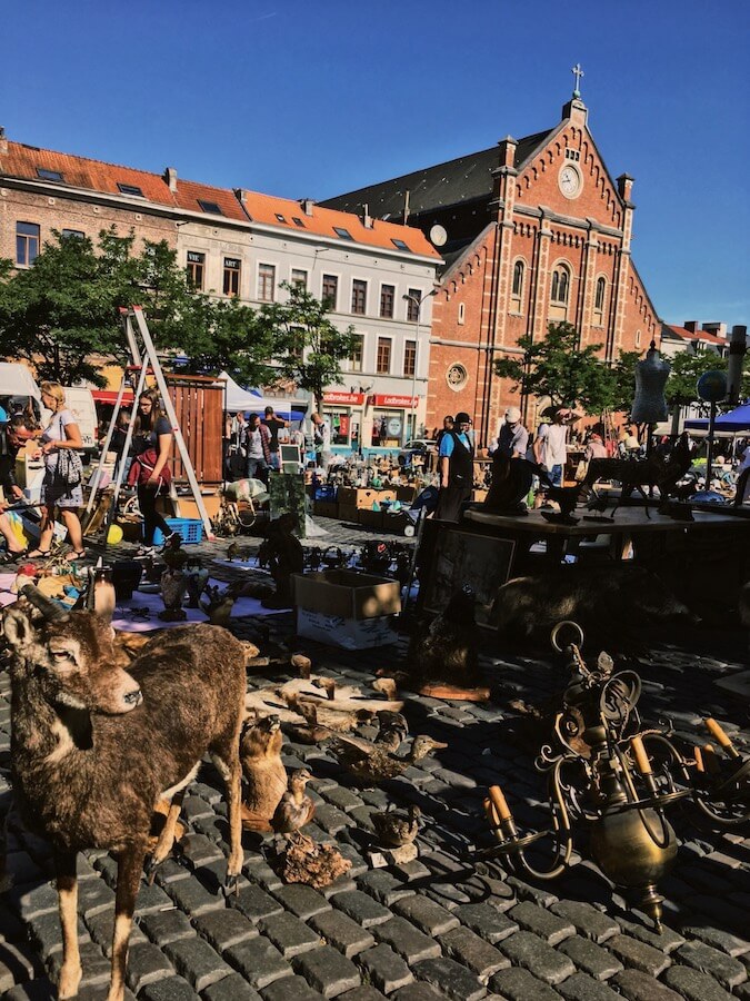 Marolles Flea Market, one of the best weekend markets in Brussels that you'll want to visit during a weekend in Brussels! #travel #brussels #belgium #bruxelles