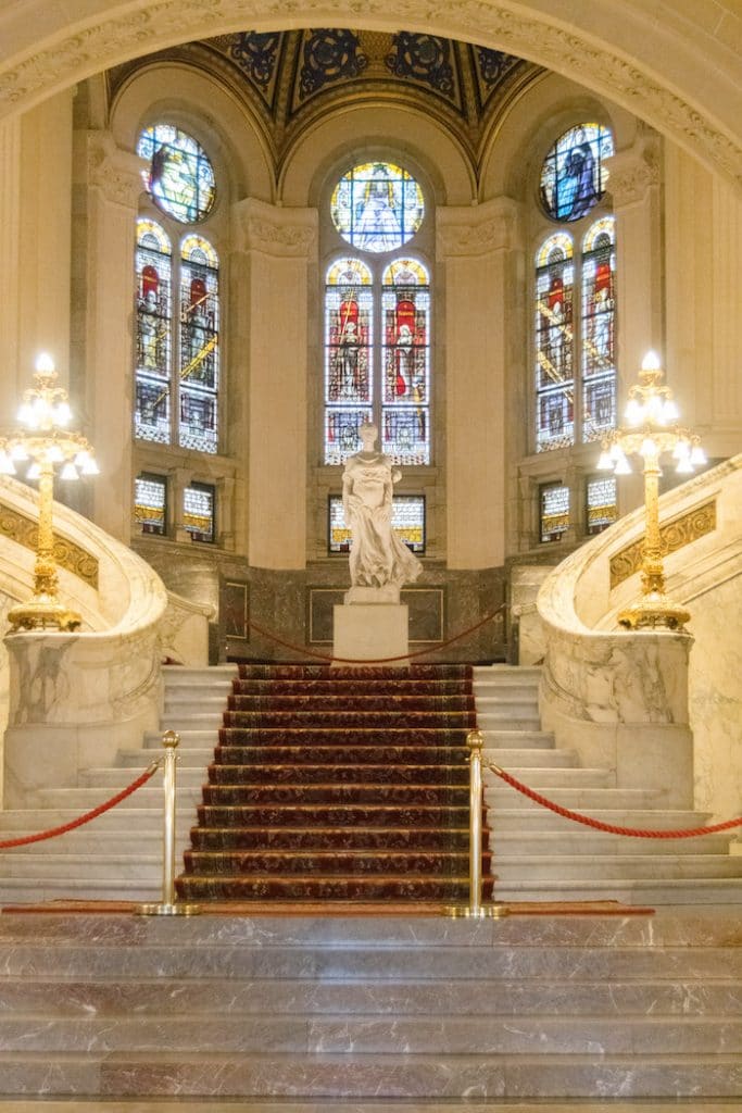 Interior of the Peace Palace in the Hague, the Netherlands. This UN building tops the list of what to do in the Hague! #travel #thehague #denhaag #Nederland #Netherlands #interiordesign #holland