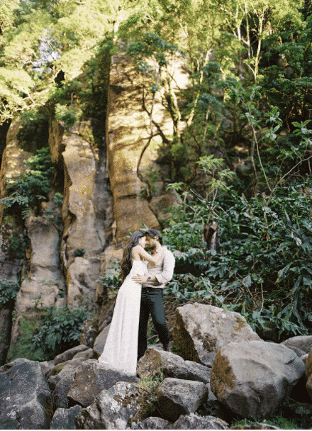 Romantic photo of a couple in Portugal (Azores). Read more about elopements abroad!